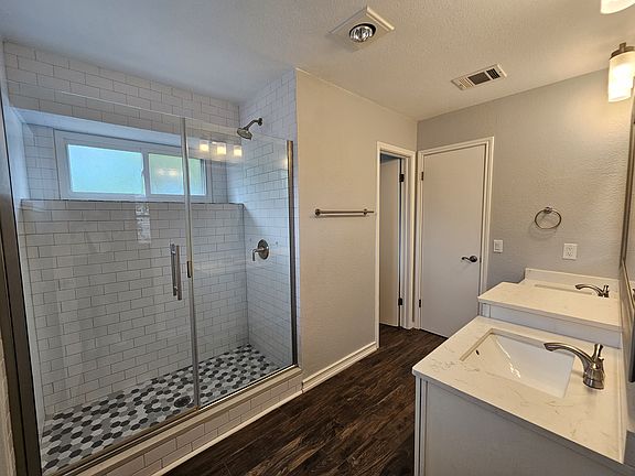 5th image of 2134 Pecan Hollow Dr