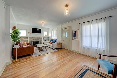 2nd image of 4309 Rainbow Blvd