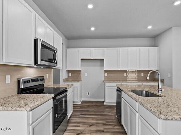 5th image of 95345 KATHERINE Street #2F
