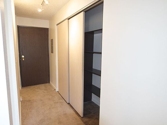 5th image of 2231 Franklin Ave E #103