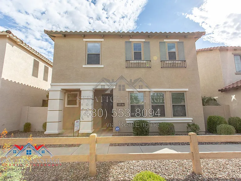 4467 E Remington Dr — Photo 2