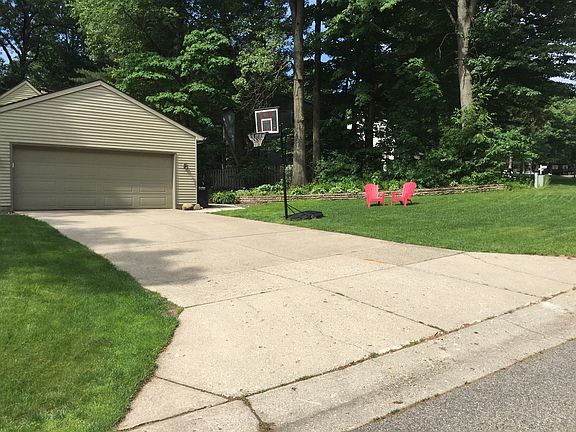 3rd image of 1805 Pinnacle Dr SW