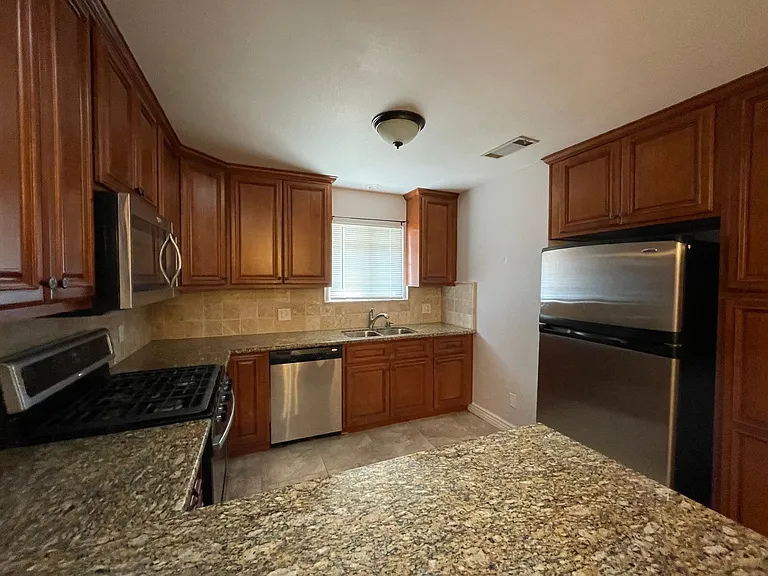 708 S Peggy St — Photo 4