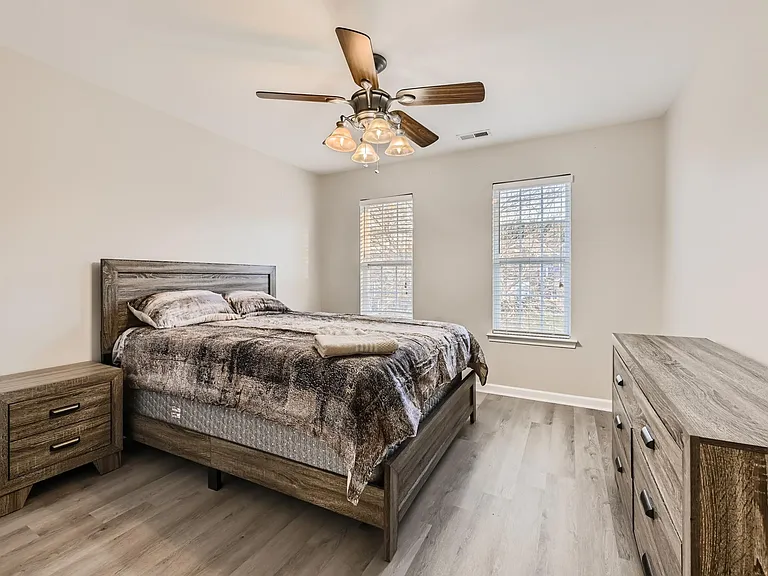 9918 Southampton Commons Dr — Photo 17