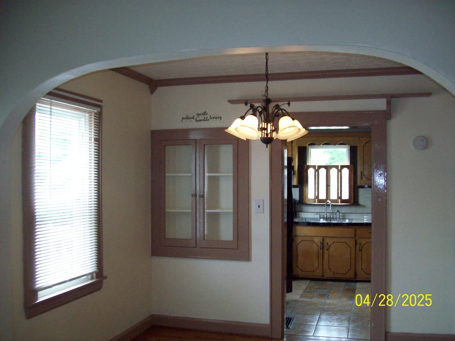 3 bed, 2200 sqft, $1,450 — Photo 4