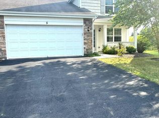 5 Boathouse Rd, Pingree Grove, IL 60140