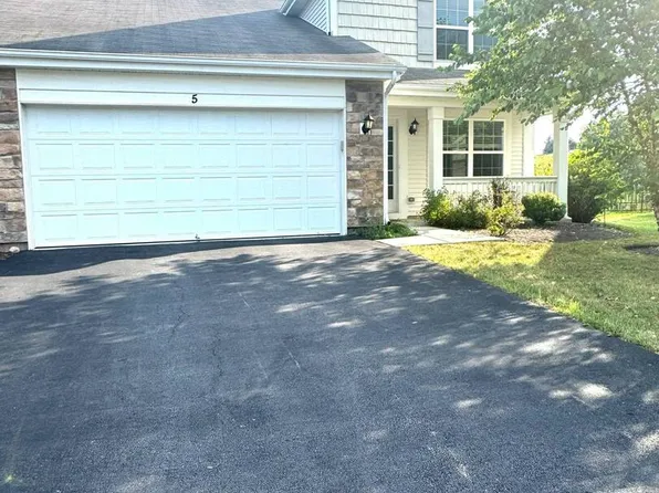 5 Boathouse Rd, Pingree Grove, IL 60140