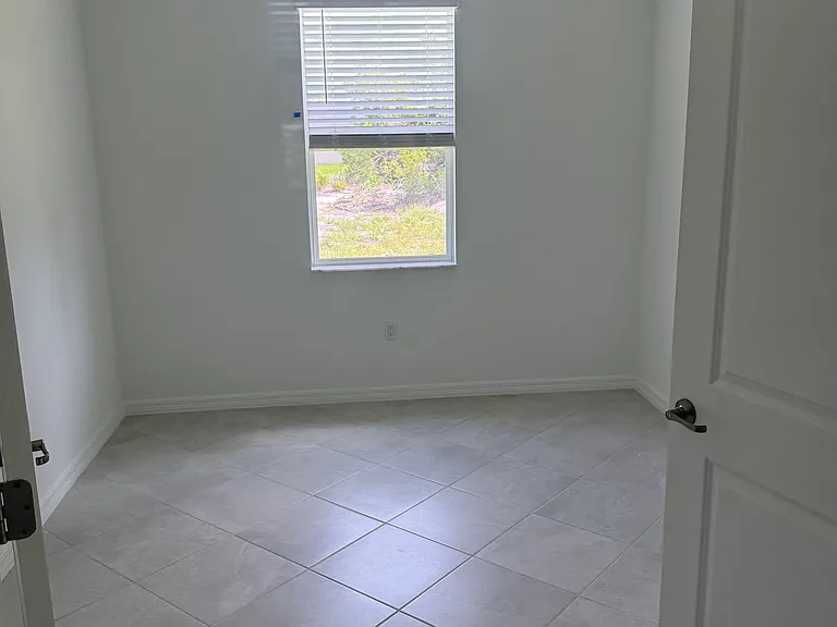 4521 NW 35th Ave — Photo 5