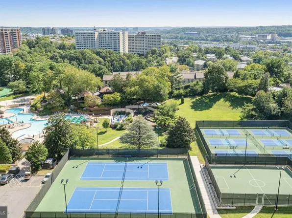 307 Yoakum Pkwy APT 706, Alexandria, VA 22304