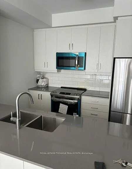 151 Honeycrisp Cres #Townhouse 177 — Photo 4