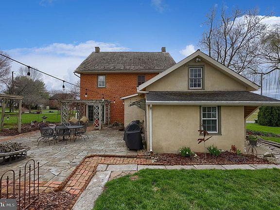 2nd image of 2047 Jarvis Rd