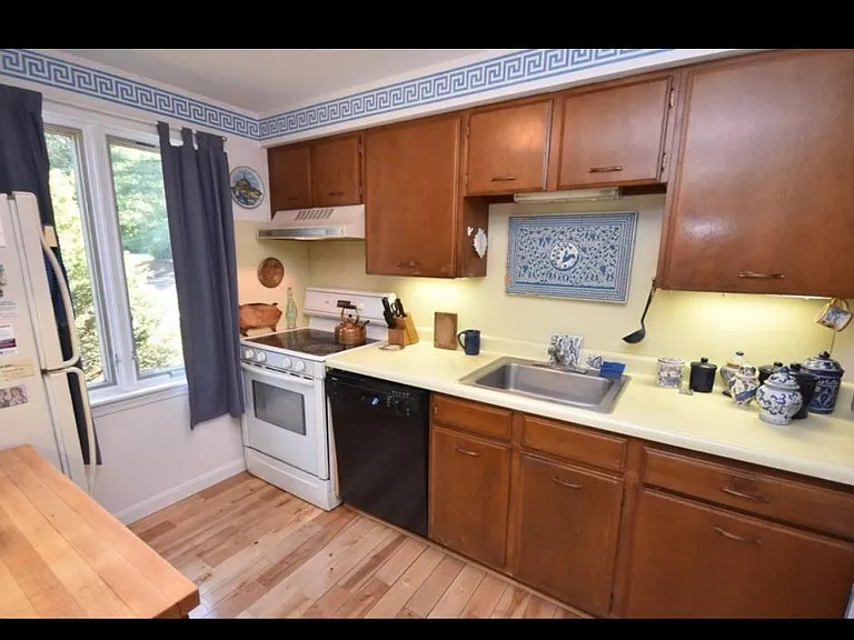 9 Chadwick Ct #9 — Photo 32