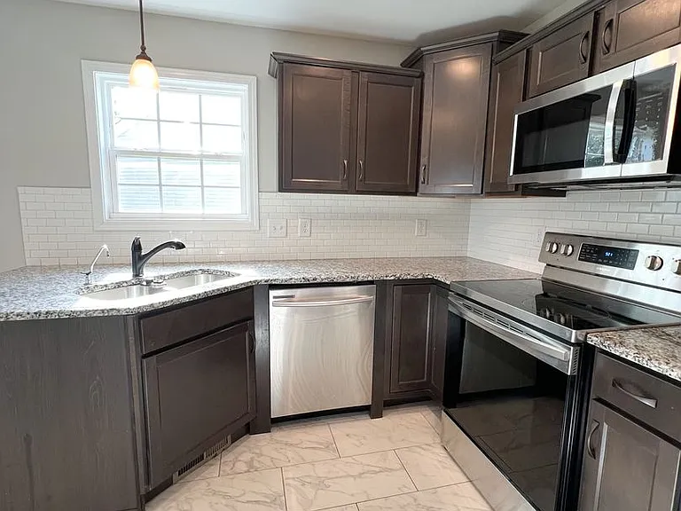 358 Chalet Cir — Photo 13