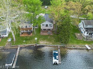 10194 Elmcrest Rd, Whitmore Lake, MI 48189