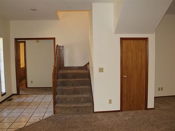 4th image of 4001 Country Club Dr