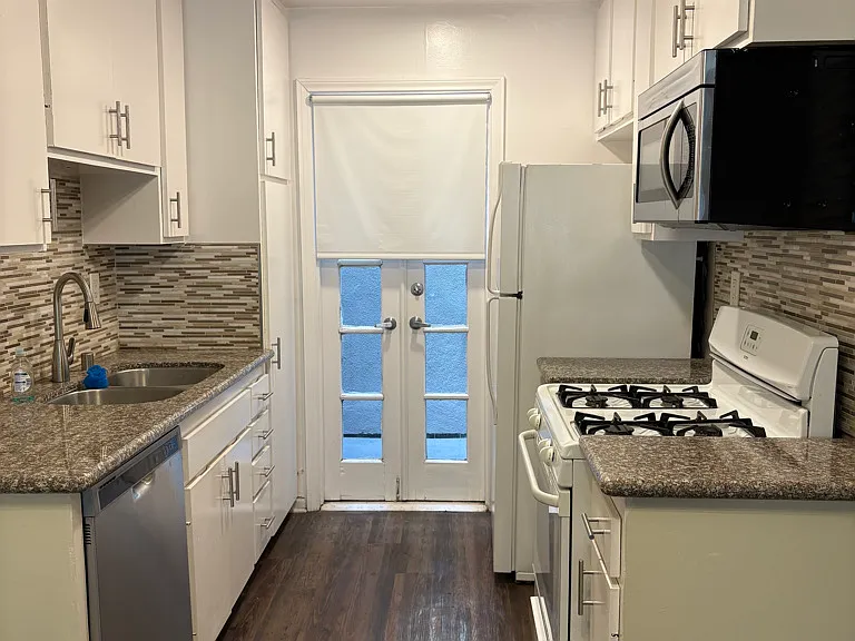 1215 N Sweetzer Ave #4 — Photo 1