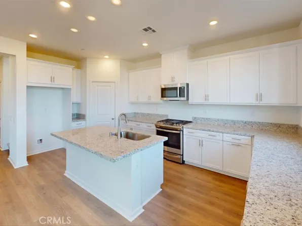 2206 Yuzu St, Corona, CA 92883