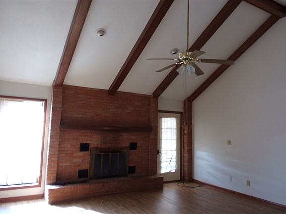 4th image of 832 Academy Park Dr