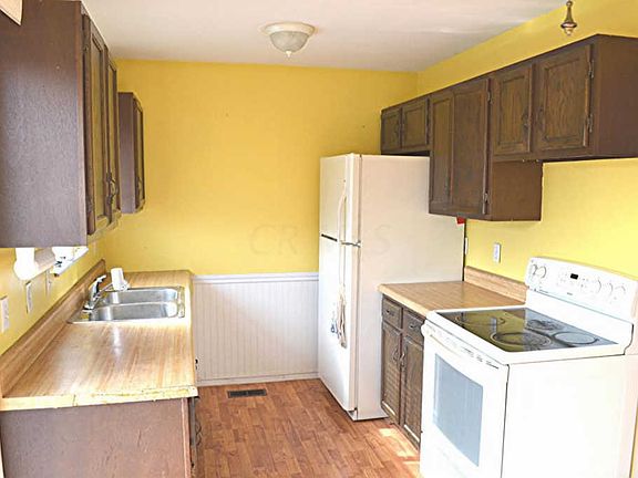 3rd image of 5607 Bluegrass Way