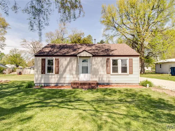 1115 W Carpenter St, Jerseyville, IL 62052