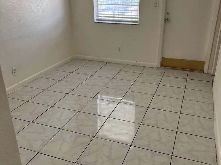 700 NW 3rd Ave #8 — Photo 5