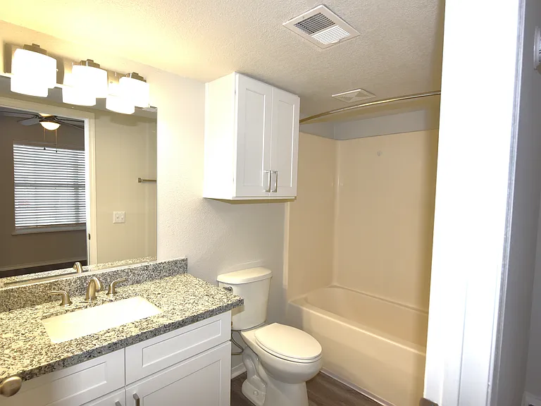 Keystone Crossing Apartment Homes — Photo 10