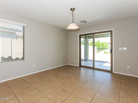 5th image of 1112 E DANIELLA Drive