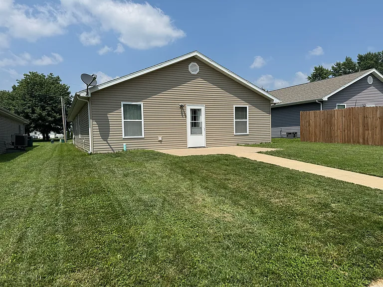 809 W Hildreth St — Photo 10
