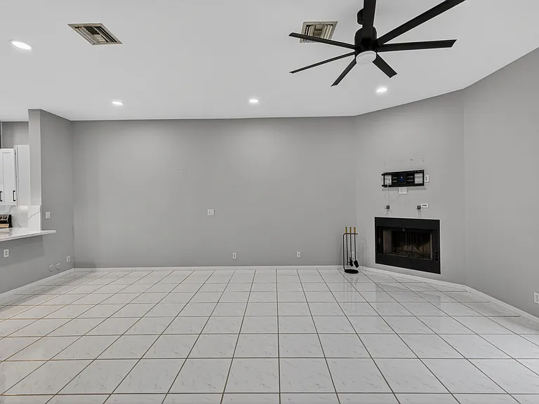 835 NE 17th Way — Photo 13