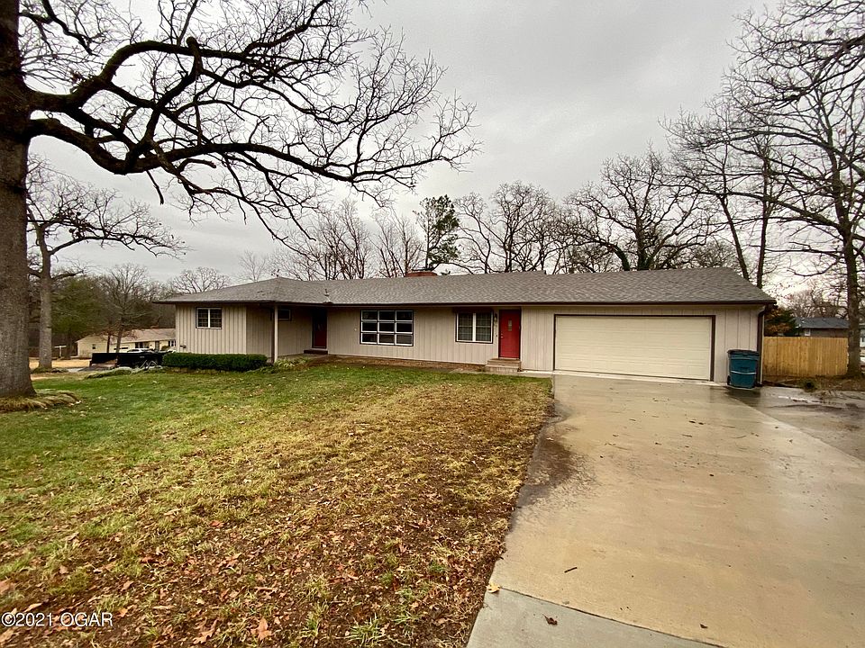 2nd image of 810 Briarwood Ln