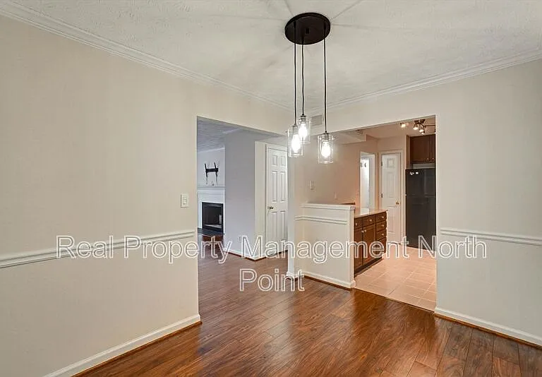 3513 Essex Ave — Photo 11
