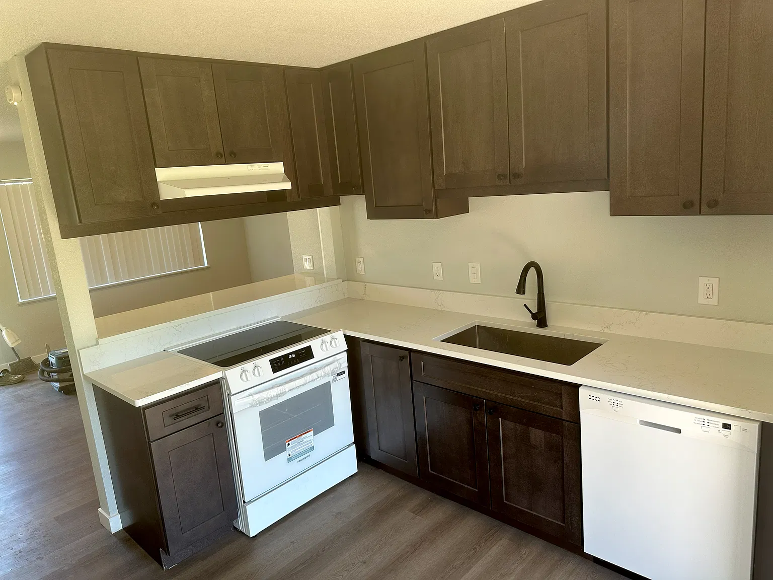 2 bed, 750 sqft, $2,100 — Photo 3