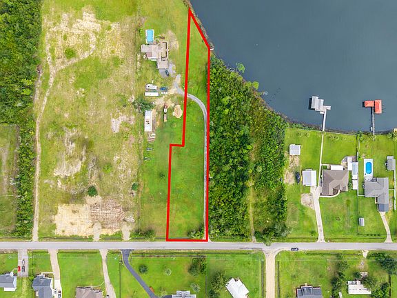 5th image of 7210 Bay Crest Rd
