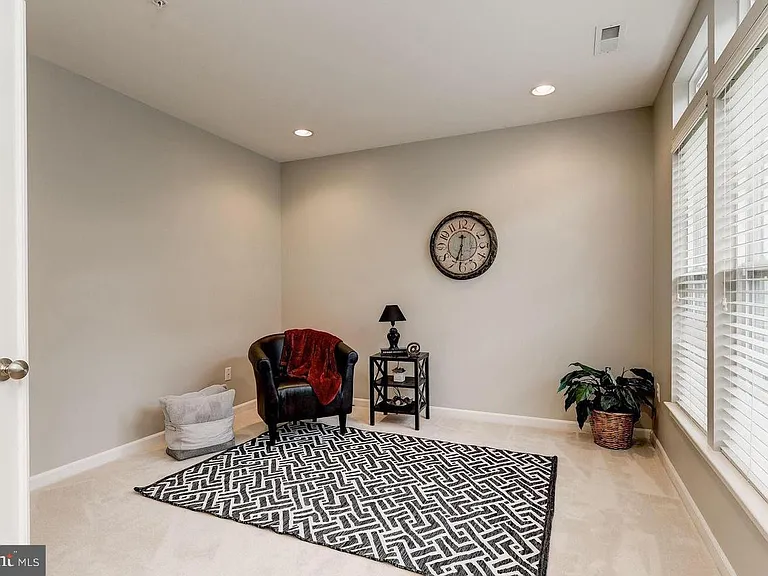 1739 Theale Way — Photo 17