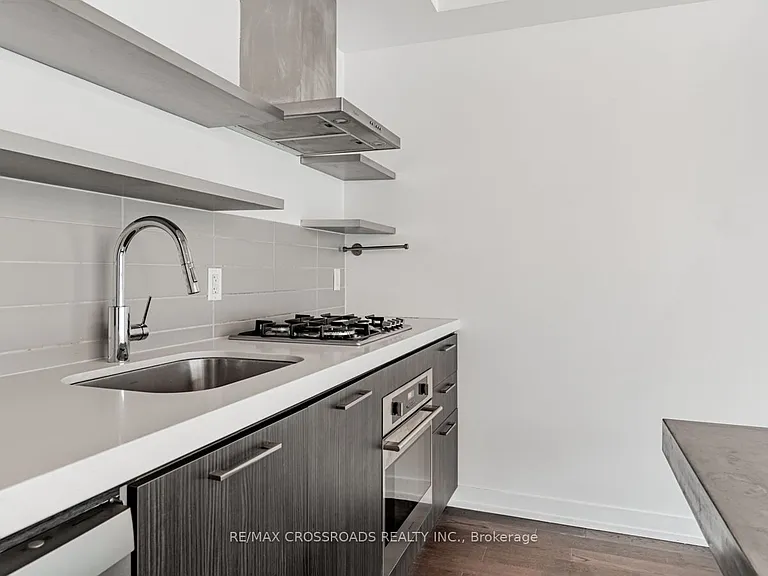 560 King St W #524 — Photo 5