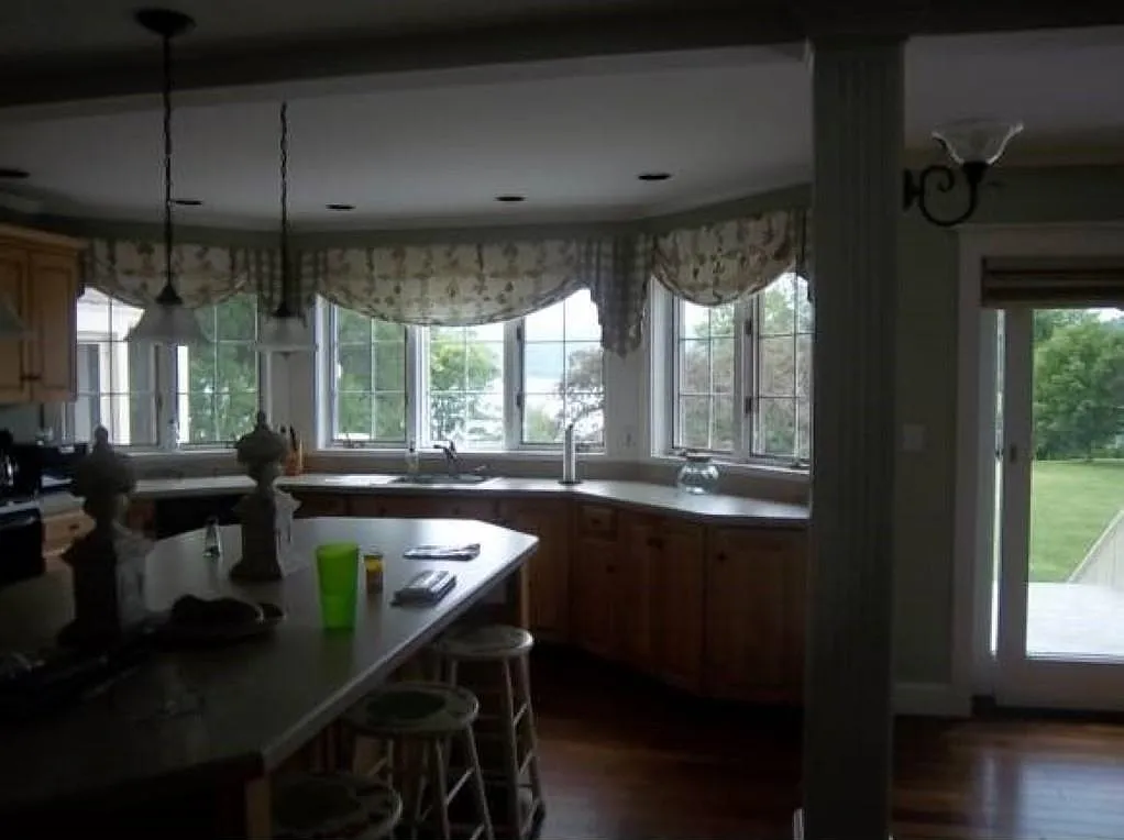 5 bed, 3.0 bath, 5000 sqft, $16,000 — Photo 2
