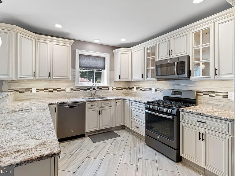 115 Samdin Blvd — Photo 10