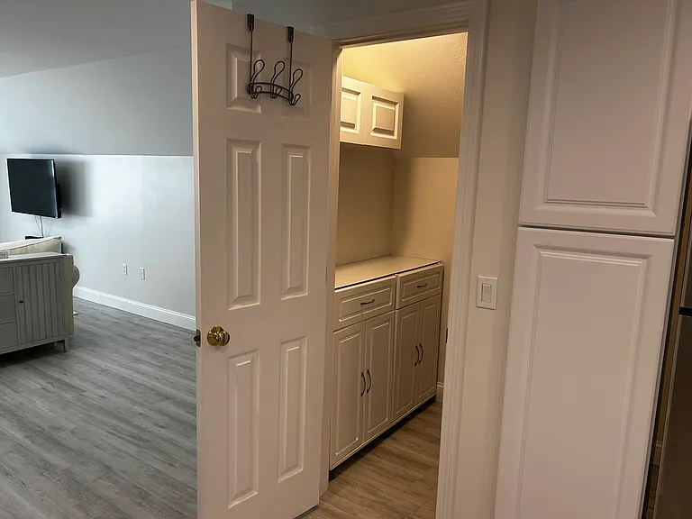 220 Greenview Dr — Photo 6