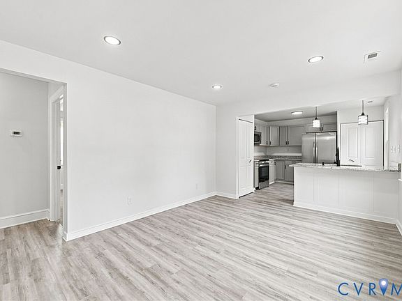 3rd image of 1502 Stewart Ave