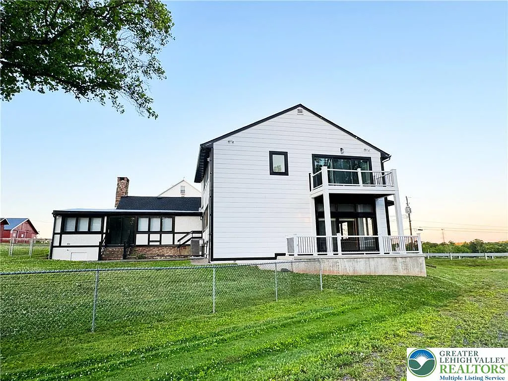 4 bed, 3.5 bath, 4383 sqft, $3,500 — Photo 4