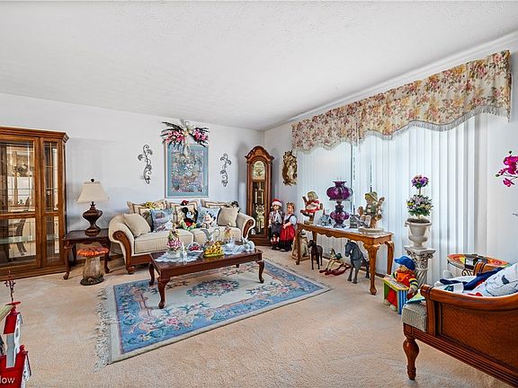 5th image of 6042 Denise Dr