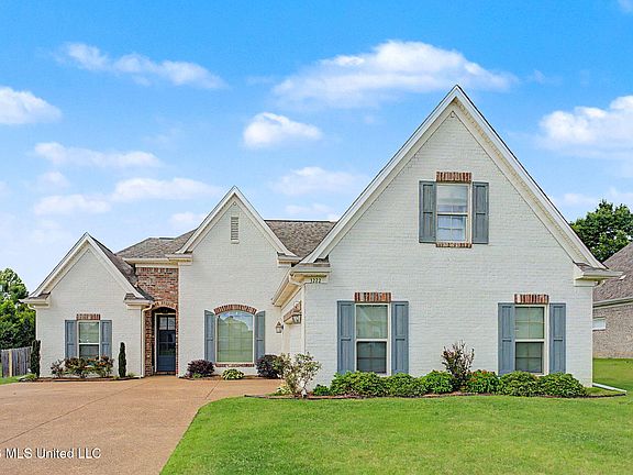 3rd image of 3222 Vineyard Dr S