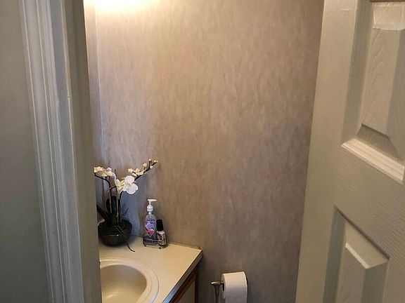 3rd image of 1601-23 Johnson Ave