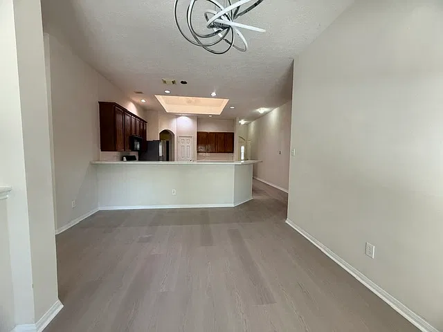 4 bed, 2566 sqft, $2,050 — Photo 4