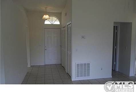 3rd image of 425 SW Lacroix Ave