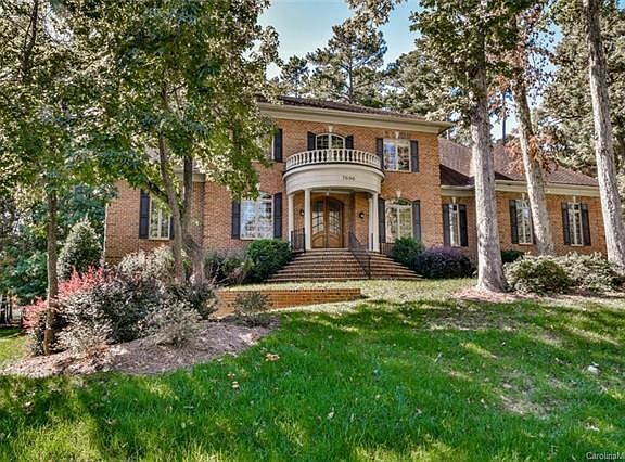 3rd image of 7696 Turnberry Ln