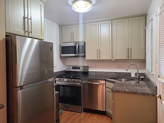 4th image of 10804 Drumm Ave
