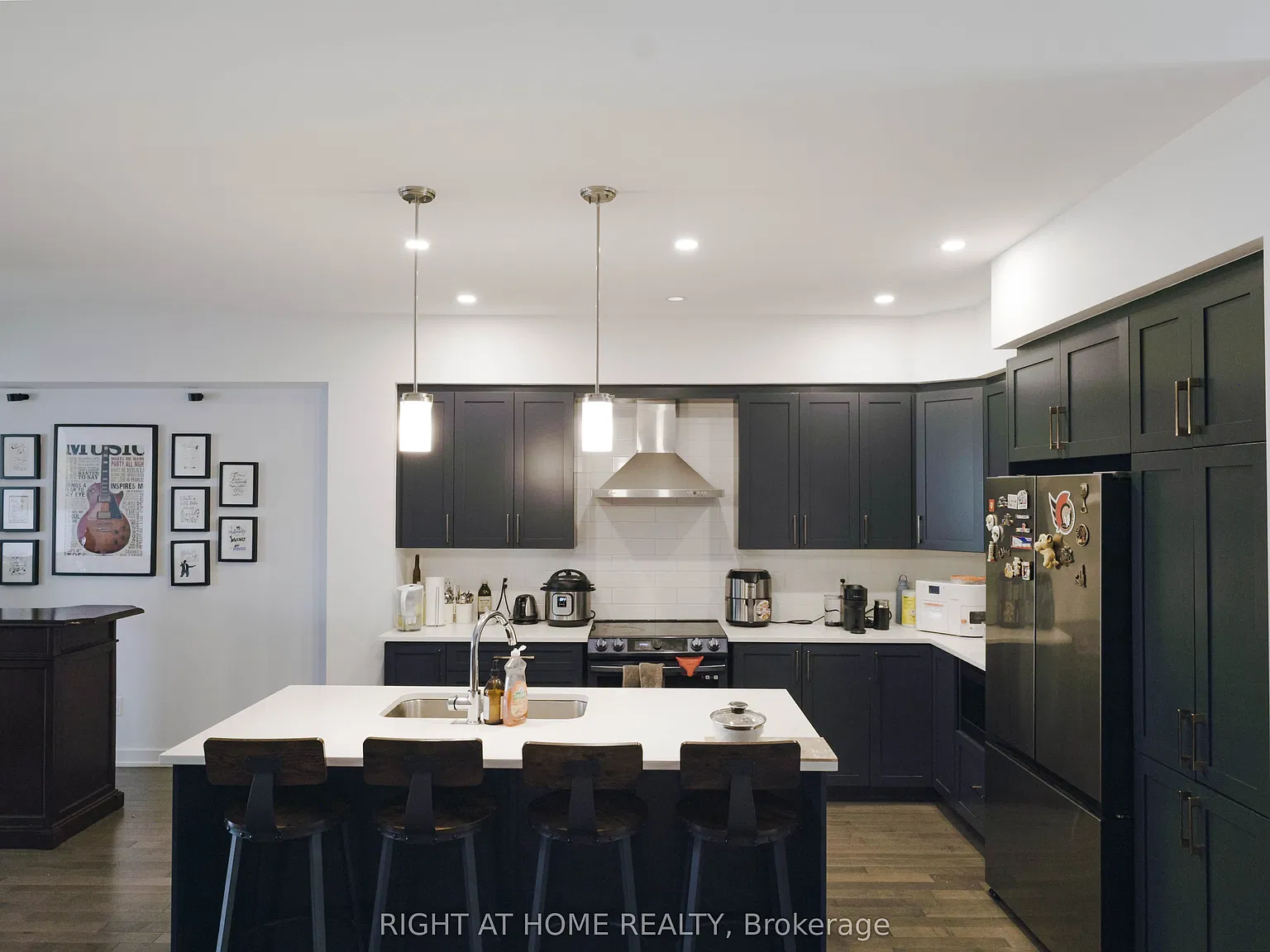 3 bed, $2,999 — Photo 4