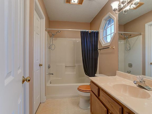 5th image of 10409 Ravenbrook Ln