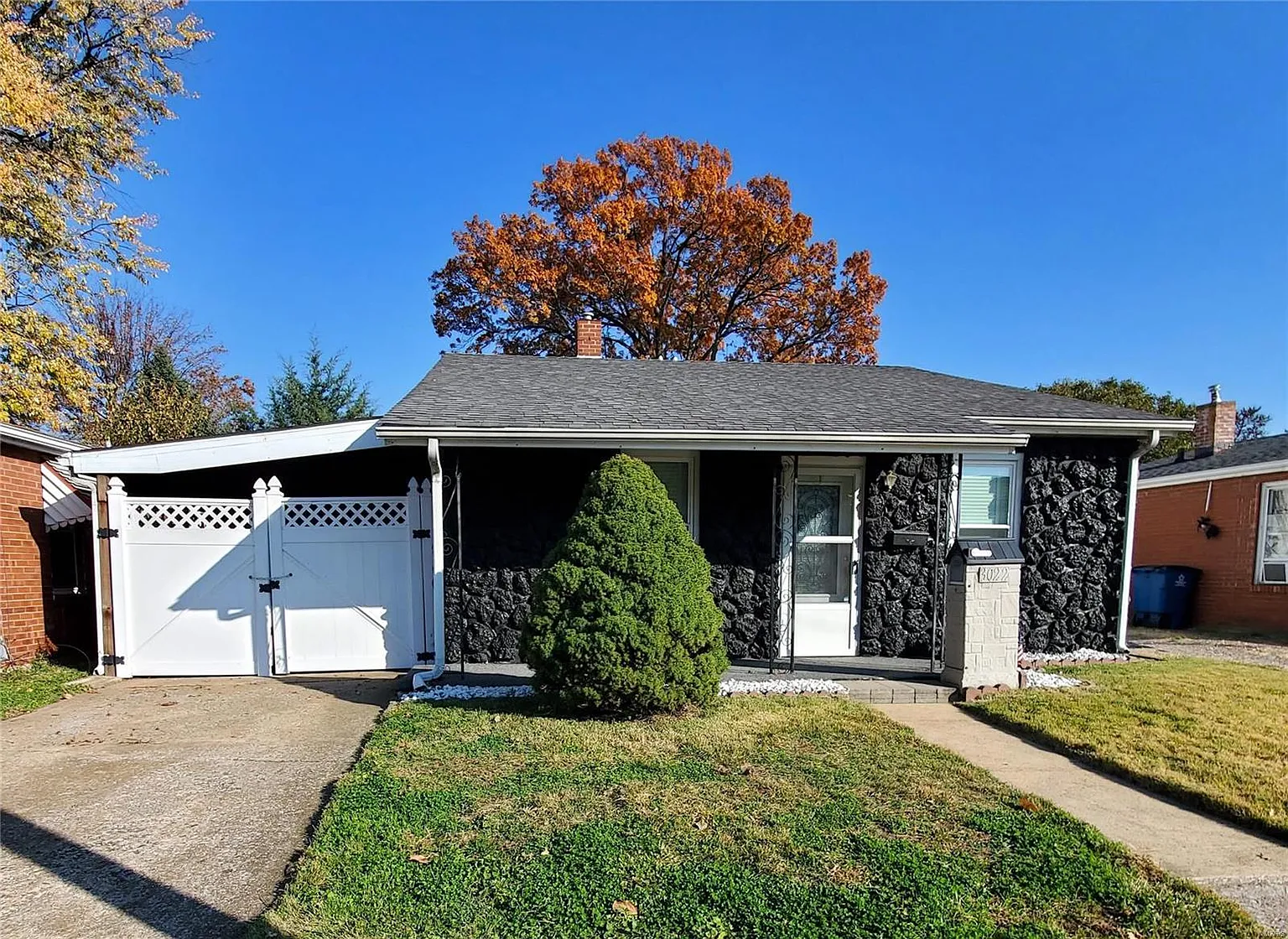 3022 Marshall Ave photo 1